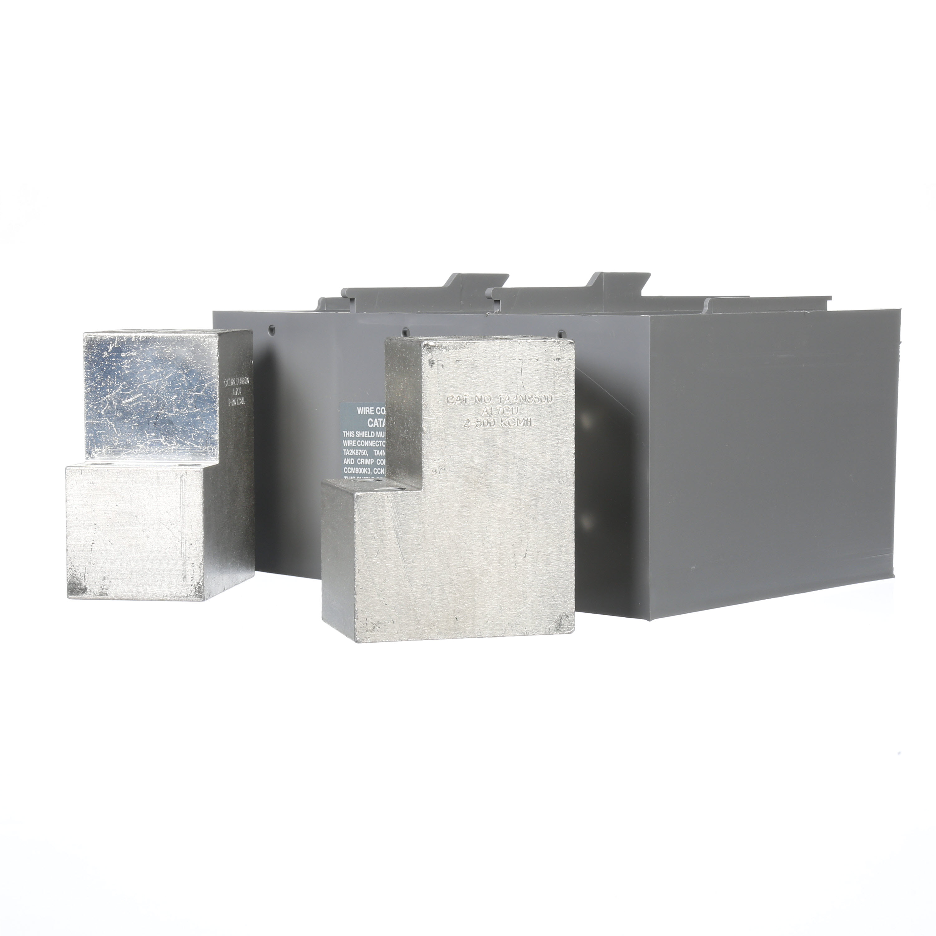 SIEMENS LOW VOLTAGE SENTRON MOLDED CASE CIRCUIT BREAKER ACCESSORY. 2 PIECE ALUMINUM BODY LUG FOR 2-POLE 600A - 1200A MD / ND FRAME BREAKER. WIRE RANGE 250 - 500KCMIL (CU/AL) - 4 BARREL LUG. INCLUDES NDTS END BARRIER. SUITABLE FOR LINE AND LOAD SIDES. 2 LUG KIT.