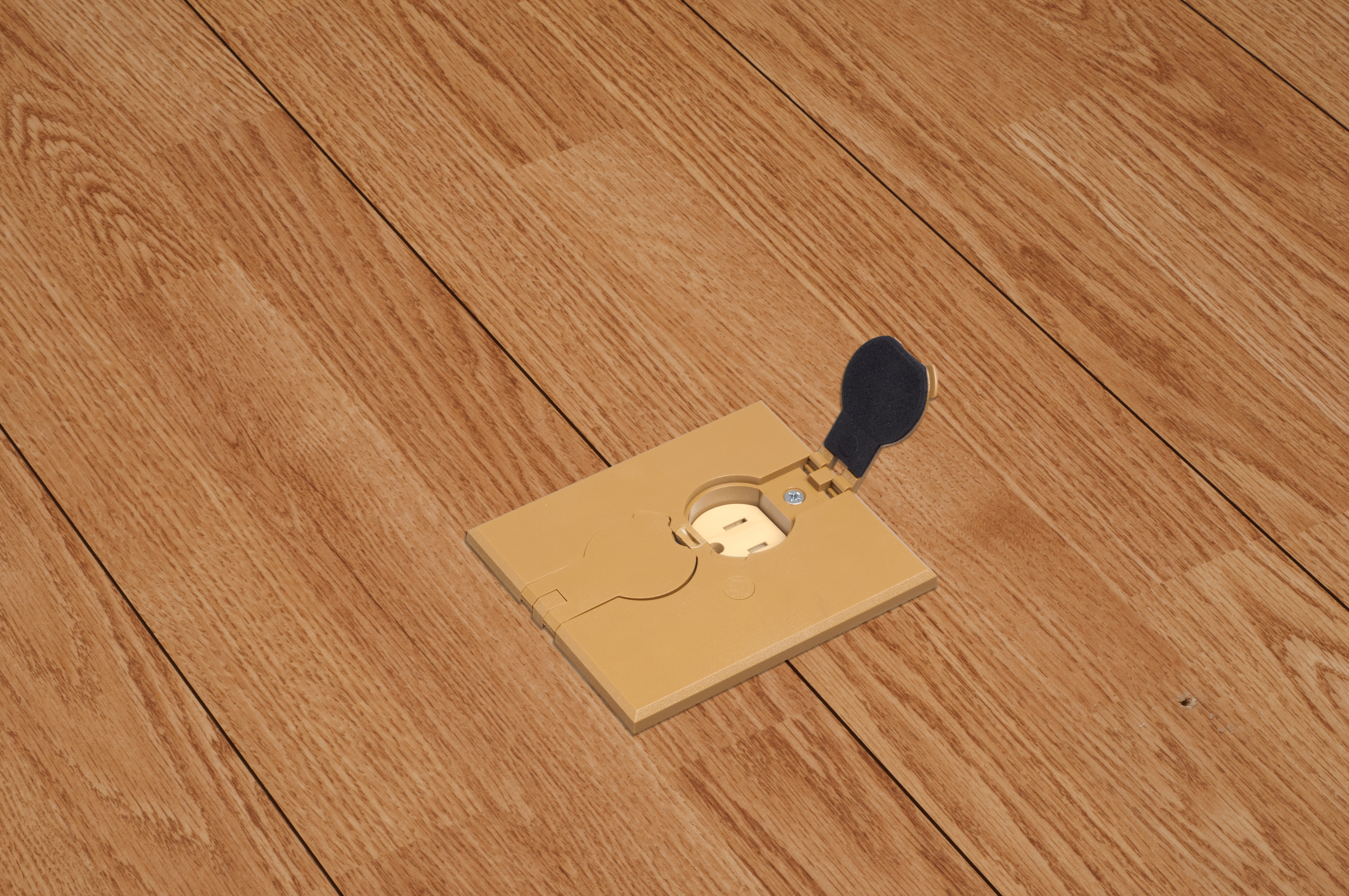 Non Metallic adjustable floor box. Caramel with flip lids. Includes tamper resistant duplex receptacle, cover plate with gasket and Arlington NM94 connector and Arlington NM900 knockout plug.