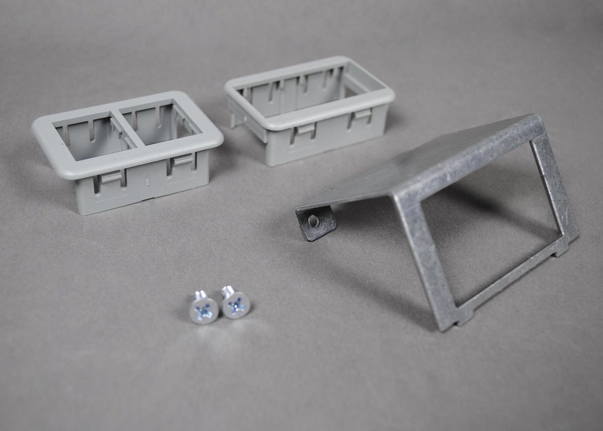 Product image for Wiremold SGC2-RT SAF2 1/2-Series Communication Plate