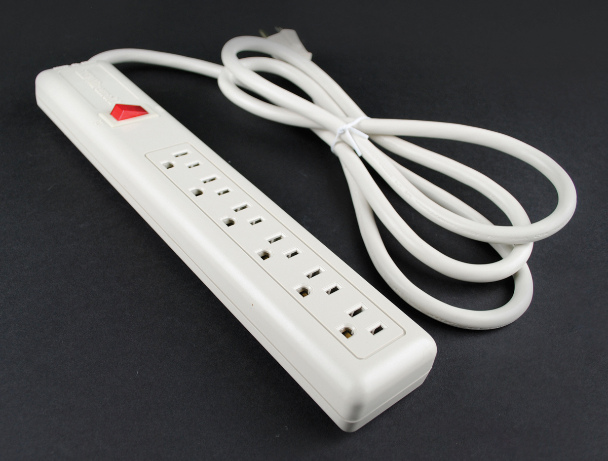 Product image for Wiremold P6 6-Outlet Plug Strip w/6ft Cord, Putty White Finish