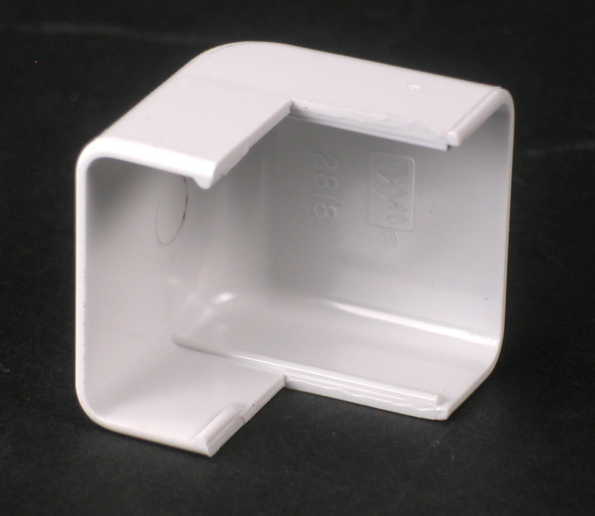 2800 Series External Elbow. Makes right angle turns around external corners. Finish - Ivory