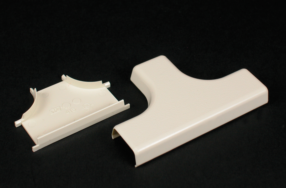 400 Series T Fitting. For branching of raceway running at right angles. Finish - Ivory