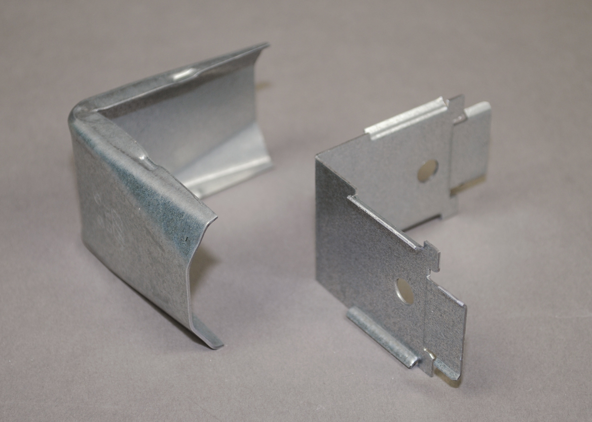 Product image for Wiremold 1518 2-1/2" Galvanized Steel 1-Channel Overfloor Raceway External Elbow