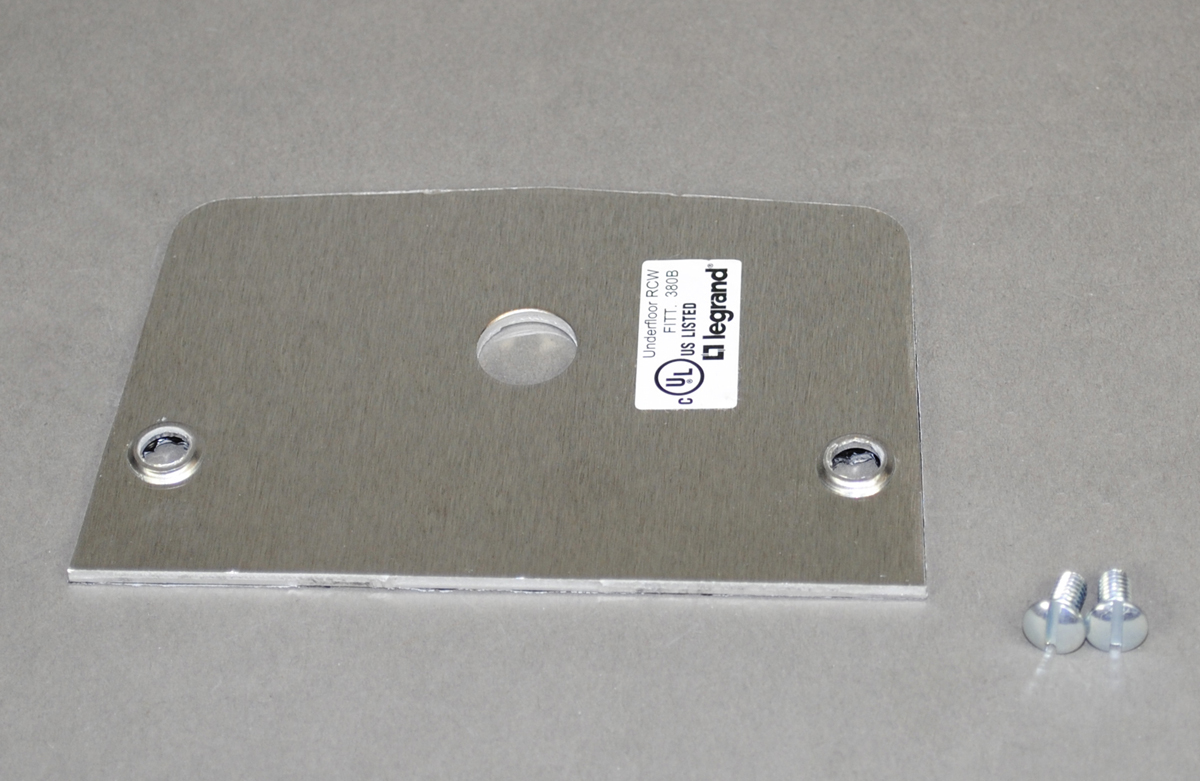 Single receptacle faceplate. Hole diameter: 7/8