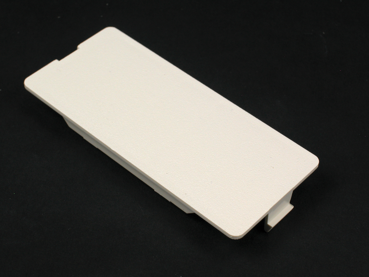 Product image for Wiremold 5507B-WH Non-Metallic Blank White Faceplate