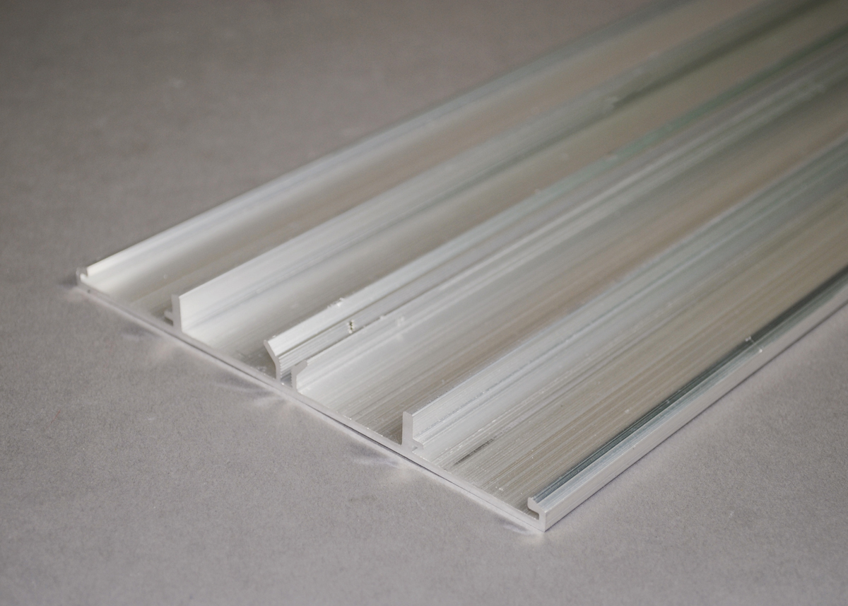 Product image for Wiremold OFRB-8 6 x 7/16" Steel Multiple Channel Overfloor Raceway Base