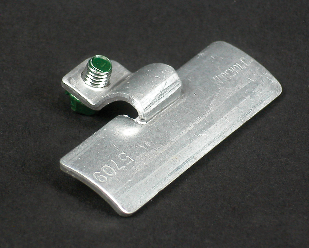 Product image for Wiremold 5709 500/700-Series Ground Clamp Fitting