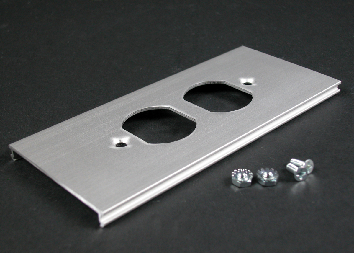 Wiremold AL3346D 6 x 2-3/4" Satin Anodized Aluminum 1-Channel Raceway Duplex Receptacle Cover