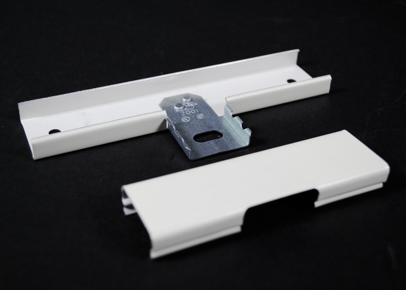 Product image for Wiremold G2015 2000-Series Tee Fitting