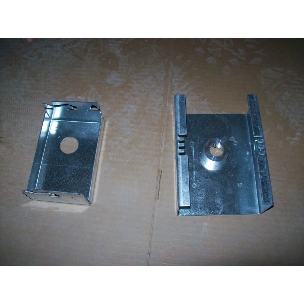 Product image for HUB-LT BL-SO Slick-On Thru Wire Out