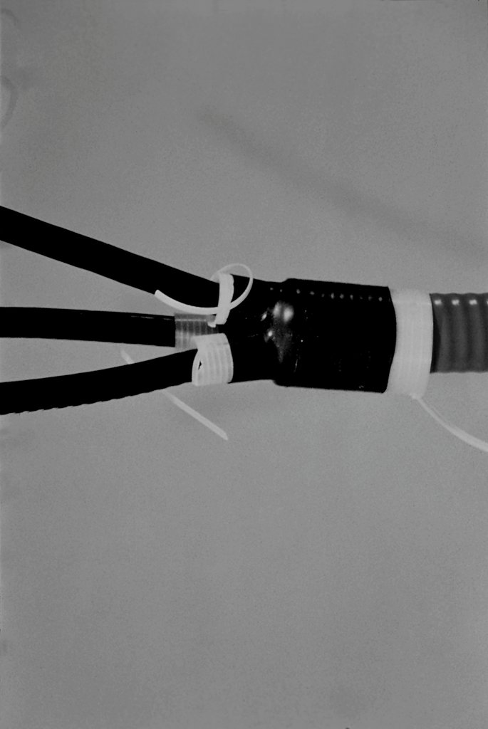 3M™ Cold Shrink Sheath Seal Kit contains all the accessories required for sealing the break out for 3 conductor cables without ground wires.