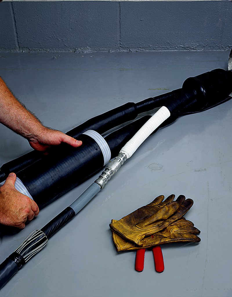 3M™ Cold Shrink Splice Kit QS-2000-3T and QS-2000-3T-WS Trifurcating Transition Splices are rated 15 kV. They are specially designed splice kits for connecting one 3/C Paper Insulated Lead Covered (PILC) cable to three 1/C Poly/EPR insulated cables. Splices meet the requirements of IEEE 404.